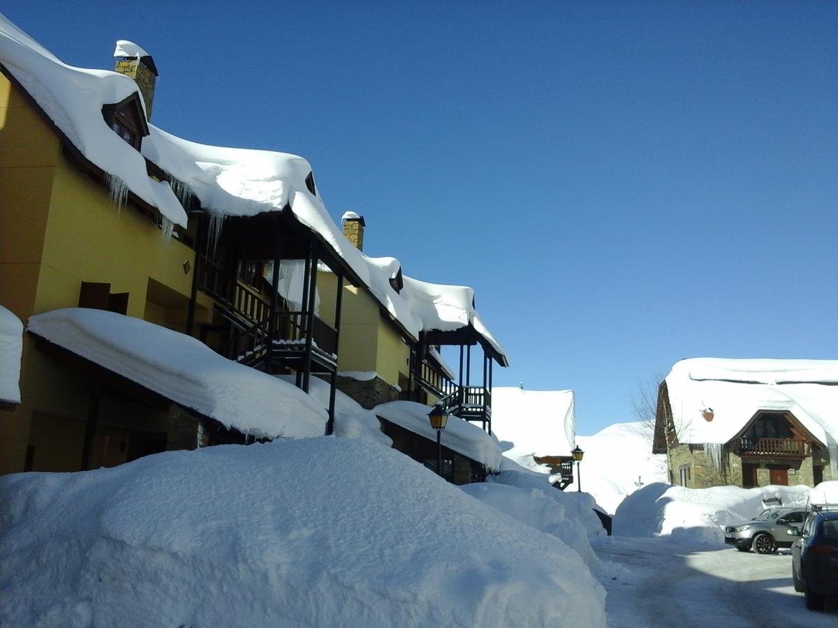 Apartamentos Tanau Baqueira Beret Extérieur photo